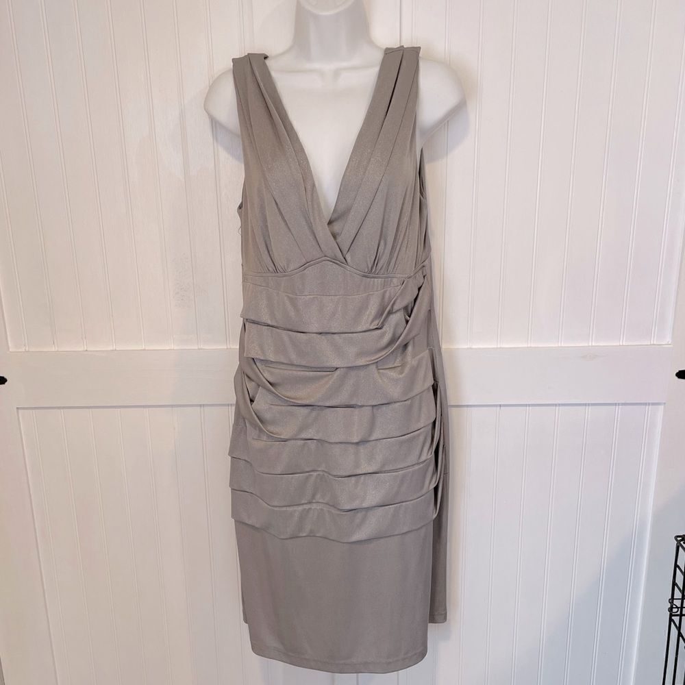 Elegant Gray Midi Dress - Picture 1 of 6